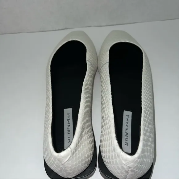 NWOT SAKS FIFTH AVENUE Snake-Embossed White Leather Ballet Flats Size 8.5M NWOB